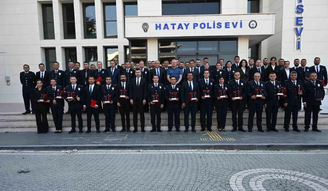 Hatay’da Polis Teşkilatında Rütbe Terfi Coşkusu: Başarı ve Özveri Kutlandı