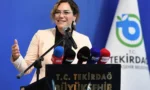 Tekirdağ Büyükşehir Belediye Başkanı Candan Yüceer, Velimeşe hemzemin geçidiyle ilgili basın açıklaması yaparken