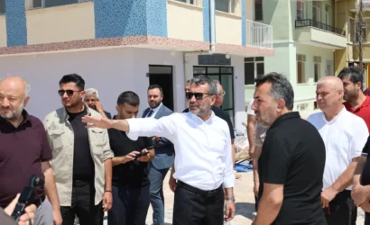 Elazığ Belediye Başkanı Şahin Şerifoğulları, Güneykent Mahallesi'ndeki projeleri inceliyor