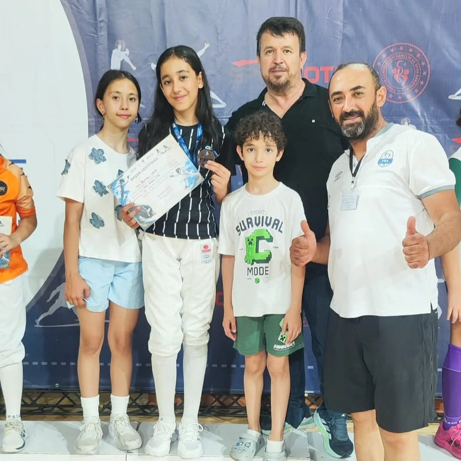 Elif Reyyan Kaya, Eskrim Federasyon Kupası’nda Türkiye Üçüncüsü Olarak Elazığ’a Gurur Yaşattı
