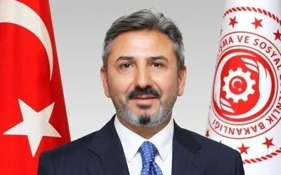 NATO Ankara Zirvesi'nde konuşma yapan Bakan Yardımcısı Ahmet Aydın, Türkiye'nin oyun kurucu rolünü vurguluyor.