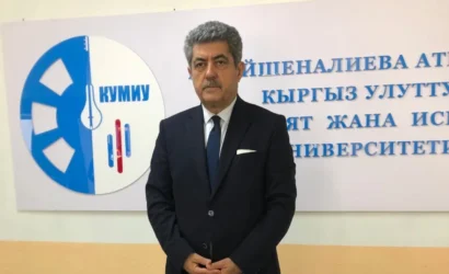 TDGF Genel Başkanı Menderes Demir, Kırgızistan'da resmi temaslarda bulunurken çekilmiş bir fotoğraf.