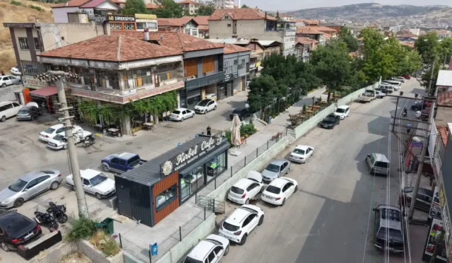 Kırıkkale Sanayi Çarşısı'nda açılan Kırbel Sanayi Kafe'nin dış görünümü