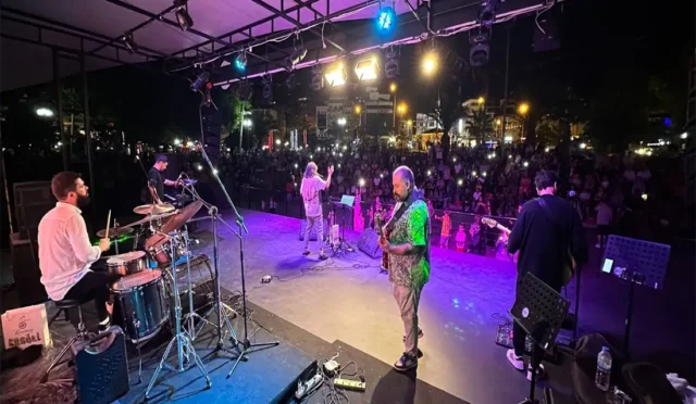 Kdz. Ereğli'de düzenlenen yaz konserlerinden bir sahne