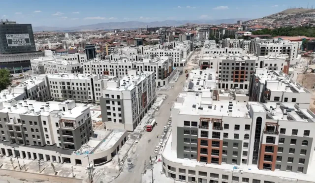Malatya'da yapımı süren yeni prestij caddesi ve Çevre, Şehircilik ve İklim Değişikliği Bakanı Murat Kurum'un ismi
