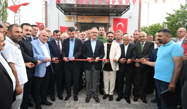 Malatya Pütürge'de hizmete açılan Örmeli Cemevi ve Taziye Evi açılışından bir görüntü.