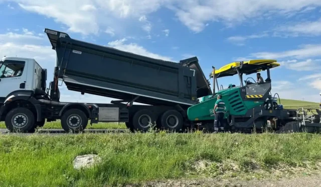 Kars Akyaka Esenyayla köyünde tamamlanan 4 kilometrelik BSK asfalt çalışması