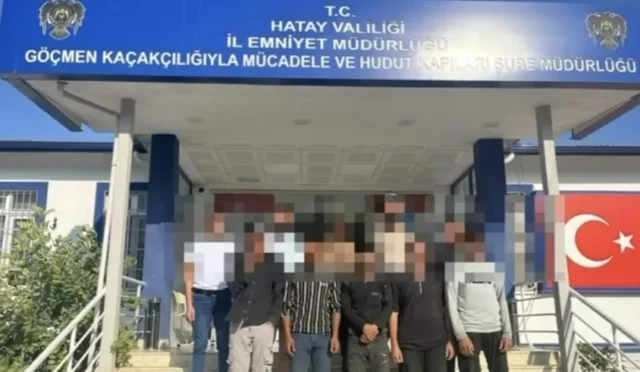 Hatay Belen'de düzensiz göçmen operasyonu kapsamında polis ekiplerinin çalışması