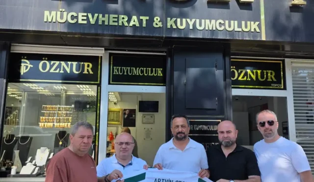Artvinspor yöneticileri, iş insanı Öznür Topçu'yu ziyaret etti