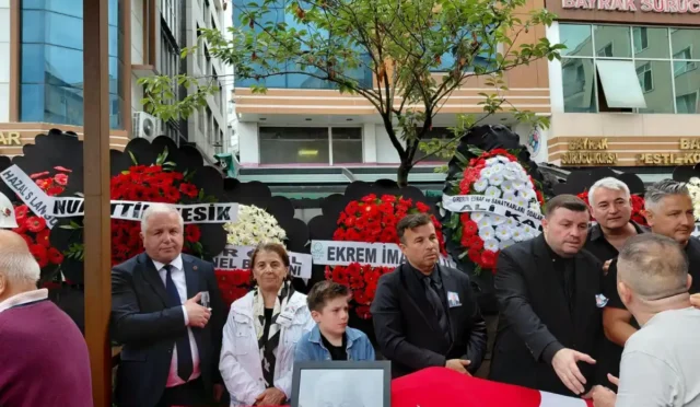 Devlet eski Bakanı Dr. Burhan Kara'nın cenaze töreninden bir görüntü