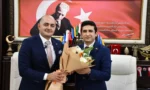 Osmaniye Cumhuriyet Başsavcısı Uygur Kaan Arısoy, görevi yeni Başsavcı Tolga Han Altınay'a teslim ediyor.