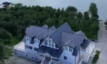 Arpaçay Kütük Evi'nin yenilenmiş hali ve Çıldır Gölü manzarası