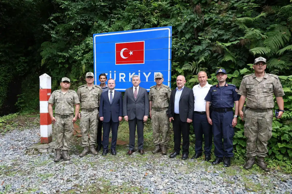 Artvin Valisi Ergün, Kemalpaşa’da Sınır Güvenliğini ve Mavi Yemiş Hasadını İnceledi