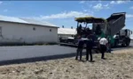 Kars İl Özel İdaresi ekipleri kırsal bölgelerde yol yapım ve asfalt çalışmalarını sürdürüyor.