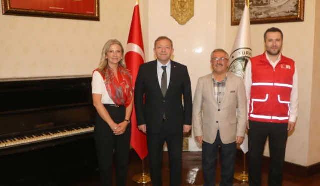 Kars Valisi Ziya Polat ve Türk Kızılay heyeti Valilikte bir araya geldi.