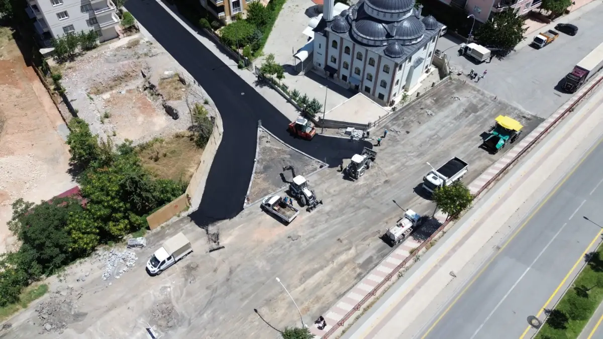Battalgazi’de Ulaşım Konforu Artıyor: Sıcak Asfalt Çalışmaları Devam Ediyor