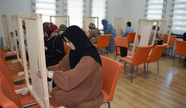 Malatya'nın tarımsal ürünlerinden esinlenerek dokunan geleneksel halılar