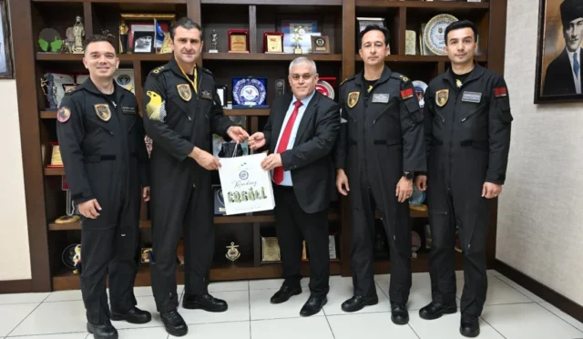 SOLOTÜRK ekibi, Kdz. Ereğli Belediye Başkan Vekili Çetin Yiğit'i makamında ziyaret etti.