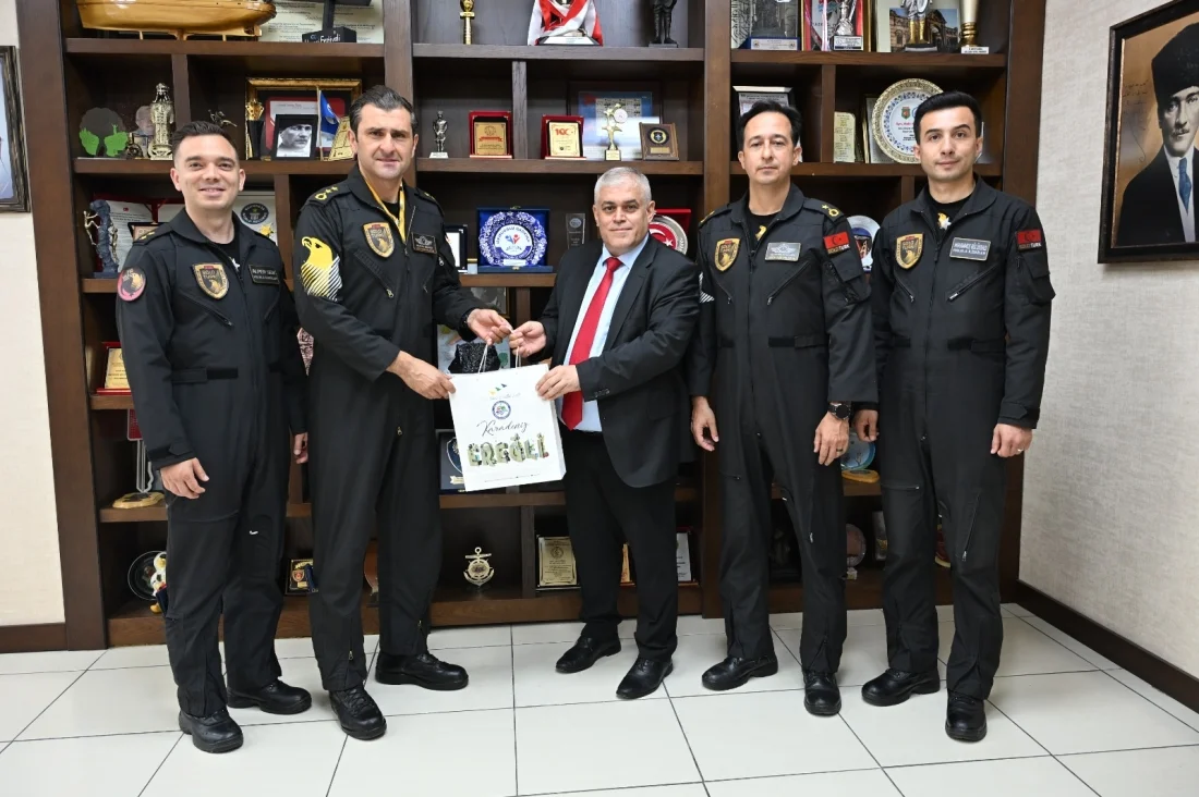 SOLOTÜRK Ekibi Kdz. Ereğli’de: Gökyüzünü Süslenecek Gösteri Öncesi Belediye Ziyareti