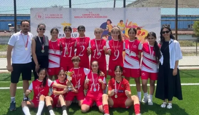 Hatay kız futbol takımı Türkiye şampiyonası'na katılma hakkı kazandı