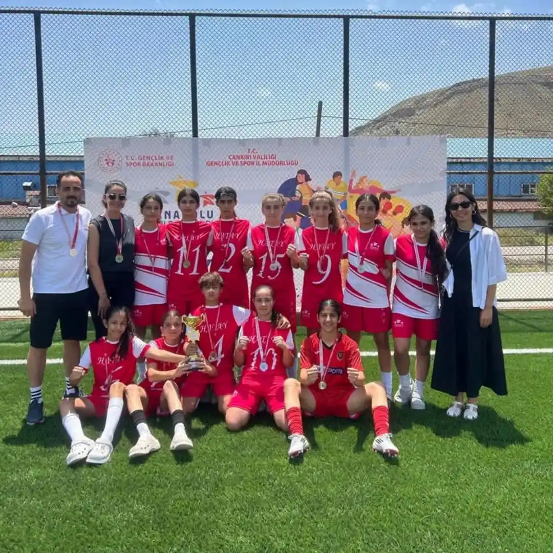Hatay’ın Gururu: Genç Kız Futbol Takımı Türkiye Şampiyonası’nda Boy Gösterecek!