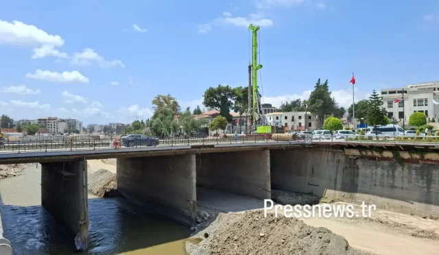 Hatay'da yıkımına başlanan tarihi Ata Köprüsü
