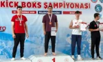 Elazığlı kick boksçular Türkiye Şampiyonası'nda madalya kazanırken sevinç yaşıyor.