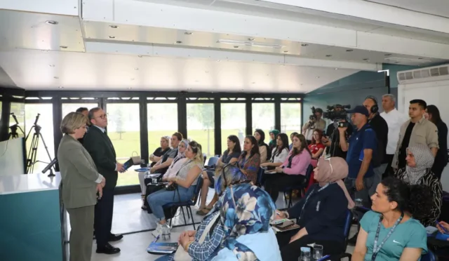 Kars Valisi Ziya Polat, kadın girişimcileri destekleyen 'Yükselen Kadınlar' programında