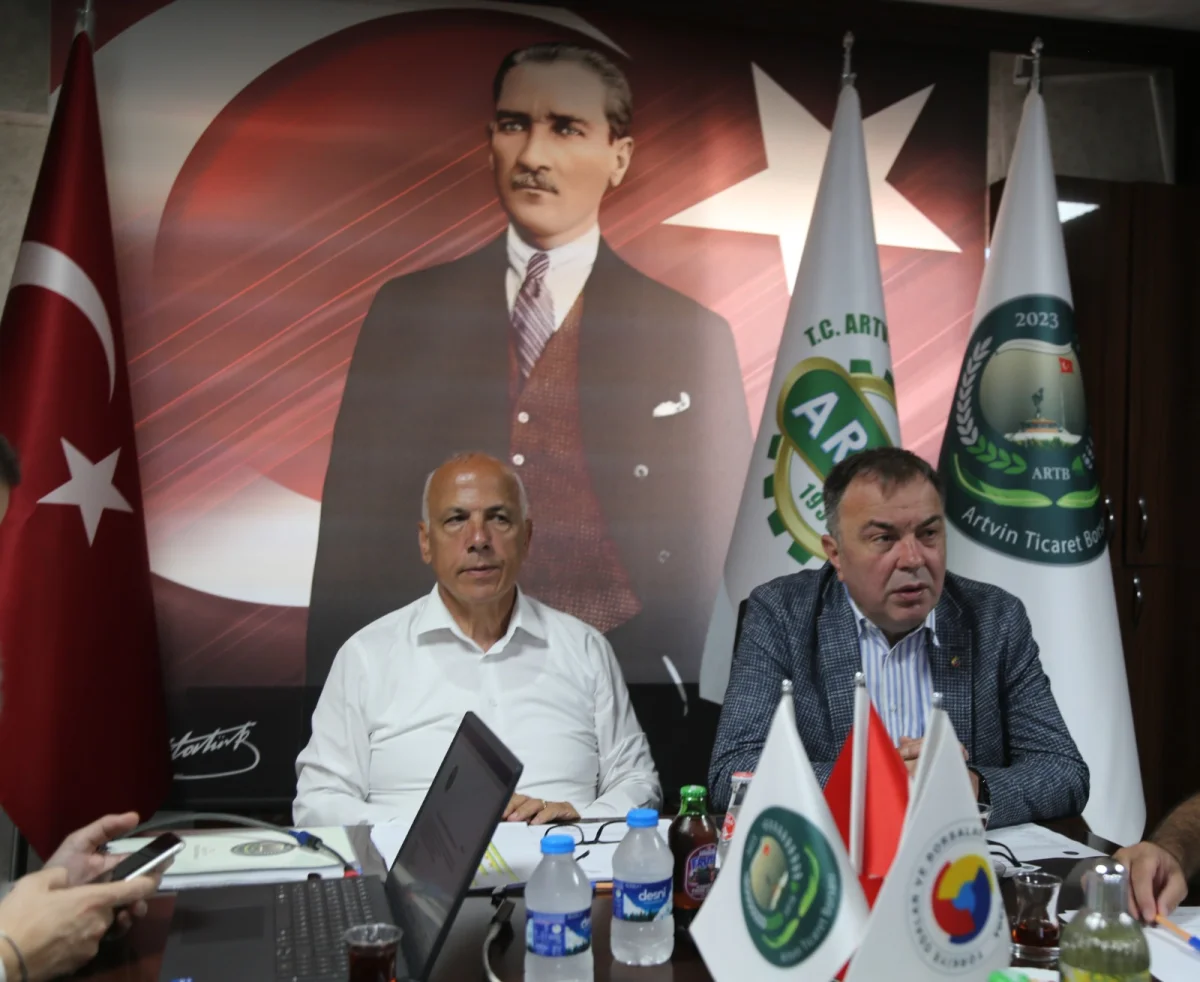 Artvin’de Kestane Balı Fiyatı Rekor Kırdı: Kilogramı 3.500 TL’ye Ulaştı