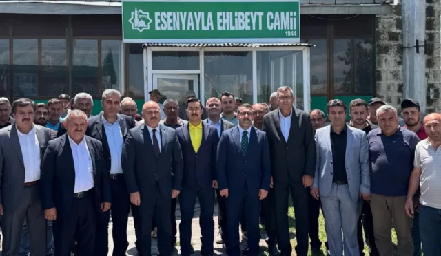 Akyaka Esenyayla Köyü'nde vatandaşlarla bir araya gelen heyet