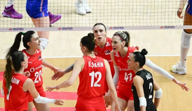 Filenin Sultanları Tayland maçında galibiyet sonrası sevinirken