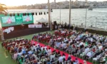 Yeşilay Münazara Turnuvası finalinde gençlerin şampiyonluk mücadelesi ve bağımsız gençlik vurgusu.