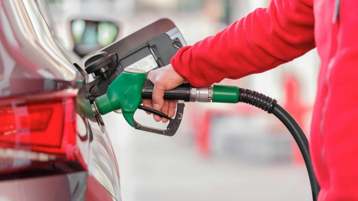 Akaryakıt Piyasası: Benzin ve Motorinde Fiyatlar Sabit mi Kalacak? Zam Geliyor Mu?
