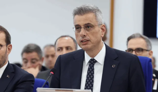 Sağlık Bakanı Kemal Memişoğlu, Sağlıklı Hayat Merkezleri hakkında bilgi veriyor.