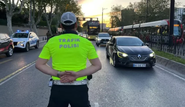 15 Temmuz anma etkinlikleri nedeniyle İstanbul'da trafiğe kapanacak yolları gösteren görsel