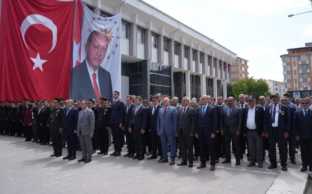 Kars’ta 15 Temmuz Coşkusu: Demokrasi ve Milli Birlik Günü Anma Programı Başladı