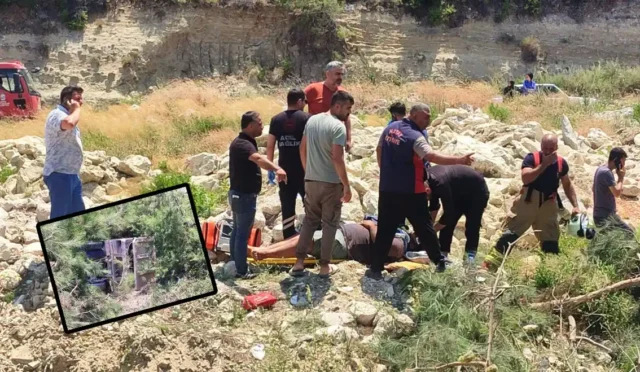 Hatay'da freni boşalan kamyonun şarampole uçtuğu kaza yerinden genel görünüm