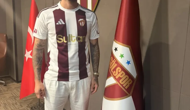 İnegölspor'un yeni transferi forvet Koray Kılınç imza töreninde