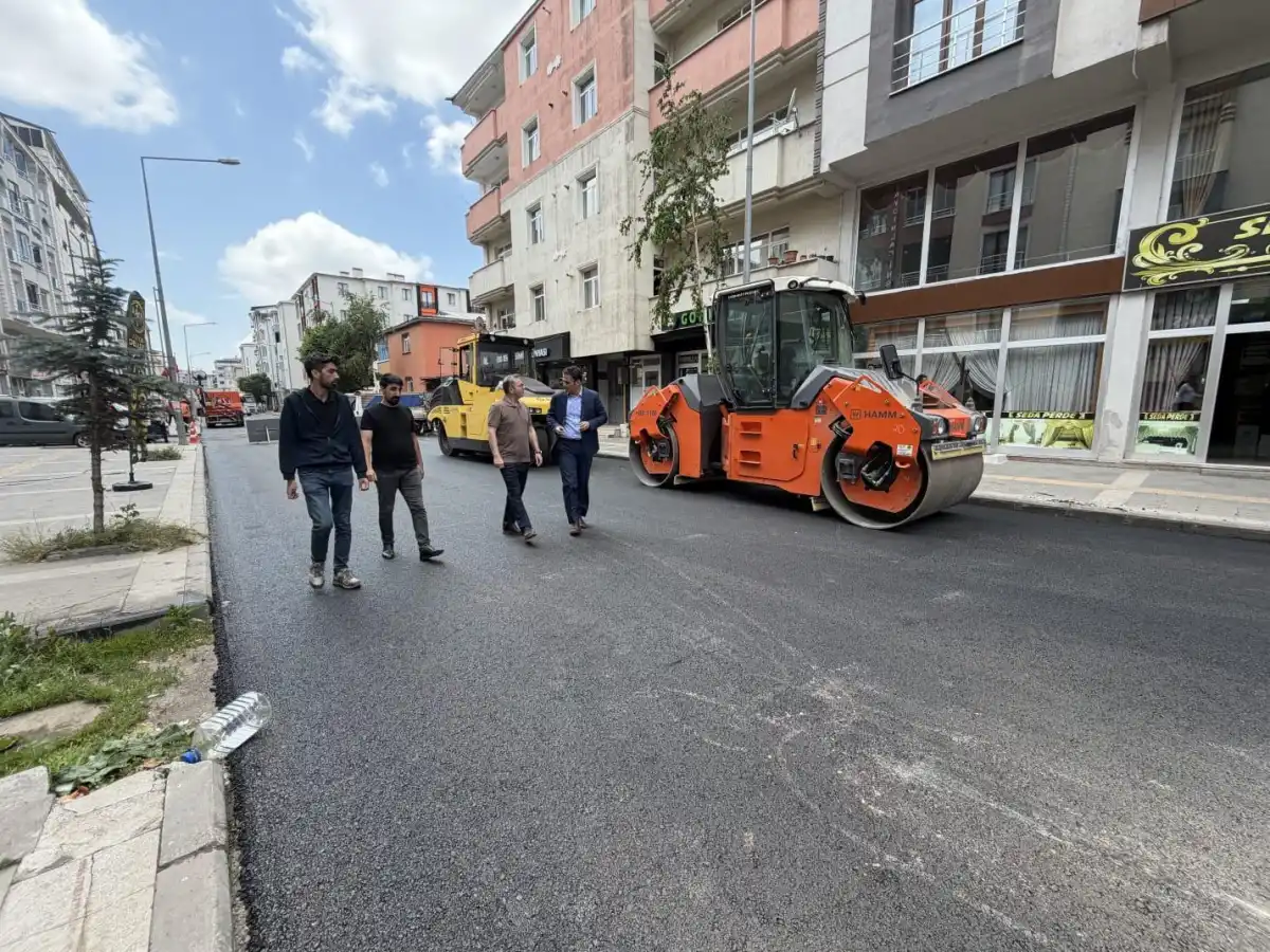 Kars’ta Cumhuriyet Caddesi’nde Kapsamlı Yol Çalışmaları Tamamlanıyor: Vali Polat Sahada İncelemelerde Bulundu