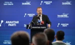 Anahtar Parti Genel Başkanı Yavuz Ağıralioğlu, partisinin genel merkezinde açıklamalarda bulunuyor.