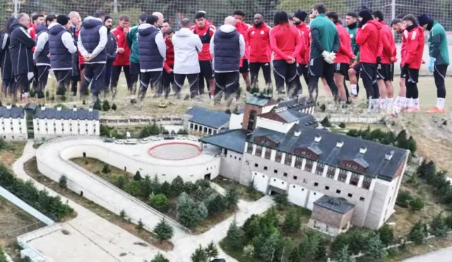 Antalyaspor futbol takımı 2026-2027 sezonu için Davraz'daki Barida Hotels'te kampa girdi