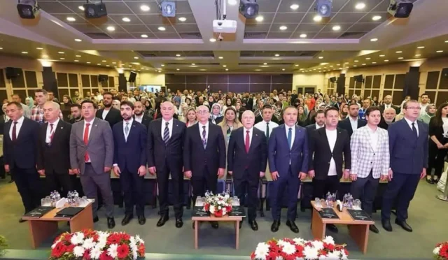 Kars TSO'nun düzenlediği e-ticaret eğitim programına katılan iş insanları
