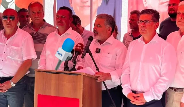 CHP Isparta eski İl Başkanı Hasan Karaca, partisinin düzenlediği bir programda konuşurken