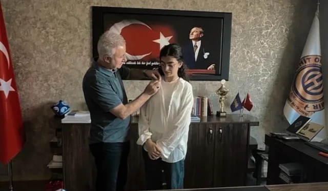 Çekmeköy Şehit Ömer Halisdemir AİHL öğrencisi LGS'de %0,13'lük dilime girerek büyük başarı elde etti.