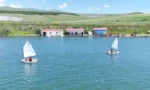 Kars'ta Çıldır Gölü'nde yelken eğitimi alan genç sporcular