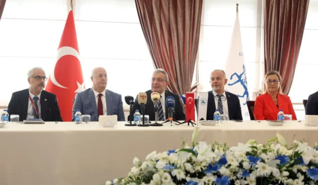 Dokuz Eylül Üniversitesi'nin yeni akademik programları ve yatırımları hakkında basın toplantısı