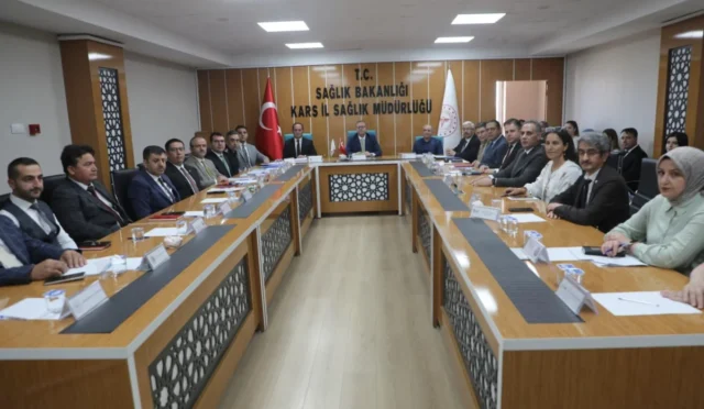 Kars Valisi Ziya Polat, bağımlılıkla mücadele kurulu toplantısında konuşma yapıyor
