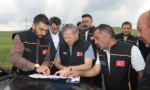 Kars Valisi Ziya Polat, Selim ilçesindeki asfalt çalışmalarını yerinde inceliyor.