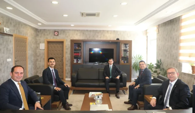 Vali Ziya Polat'ın Kars Adalet Sarayı'nı ziyareti sırasında çekilmiş fotoğrafı