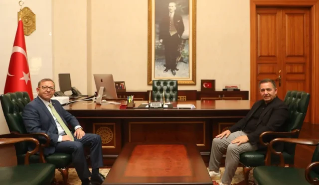 Mülkiye Başmüfettişi Hüdayar Mete Buhara ve Kars Valisi Ziya Polat'ın Valilik makamındaki resmi ziyareti